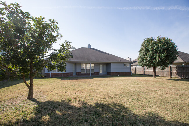 Building Photo - 3 Bed, 2 Bath In Owasso School District