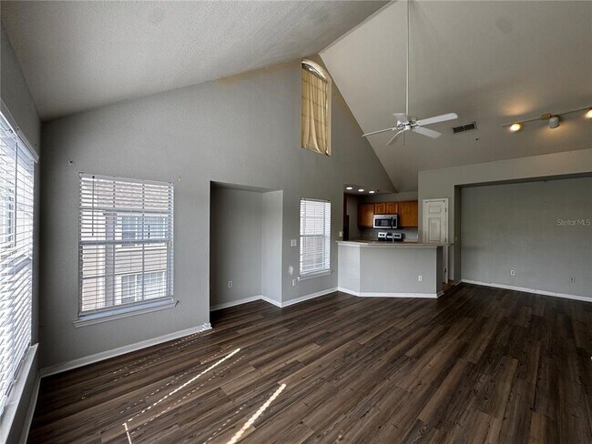 Building Photo - 9141 Lee Vista Blvd