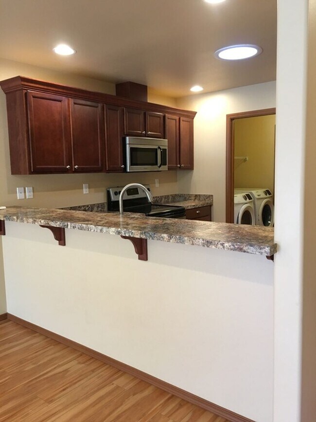 Building Photo - 1737 Stremler Dr