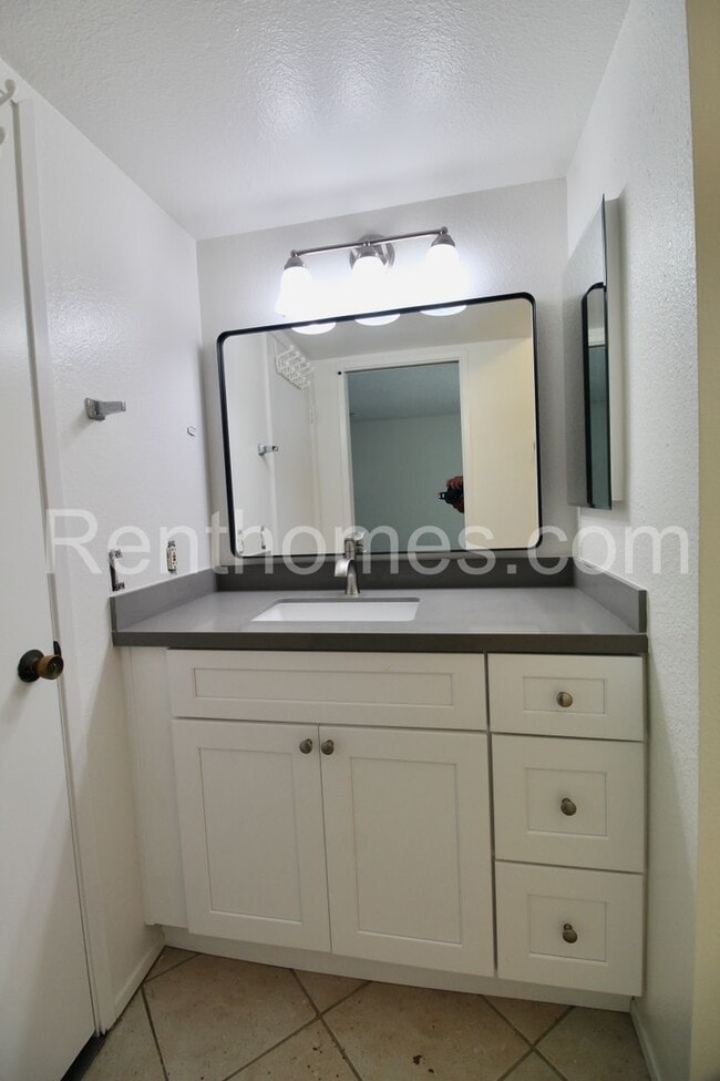 Building Photo - 15519 Andorra Way