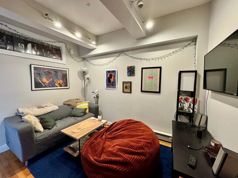 Building Photo - 12 Stoneholm St