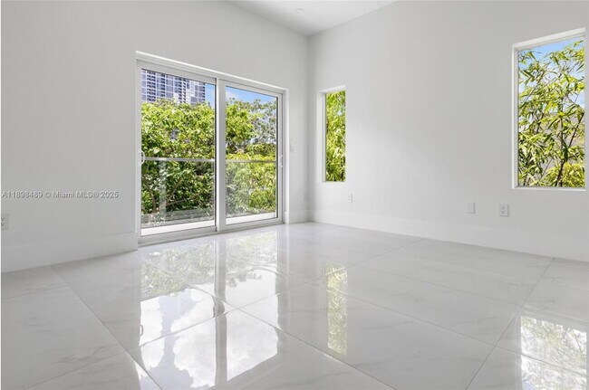 Building Photo - 3140 Carter St