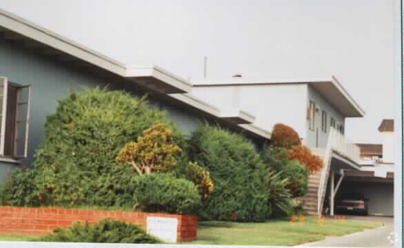 Building Photo - 4490 Menlo Ave