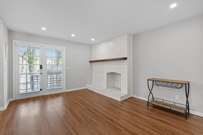 Building Photo - 541 N White St