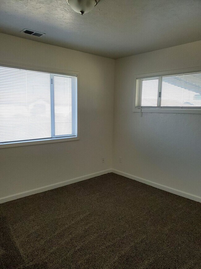 Building Photo - Three bedroom home close to schools and do...