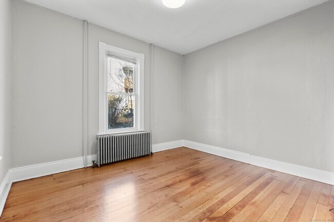 Building Photo - 394 Gregory St