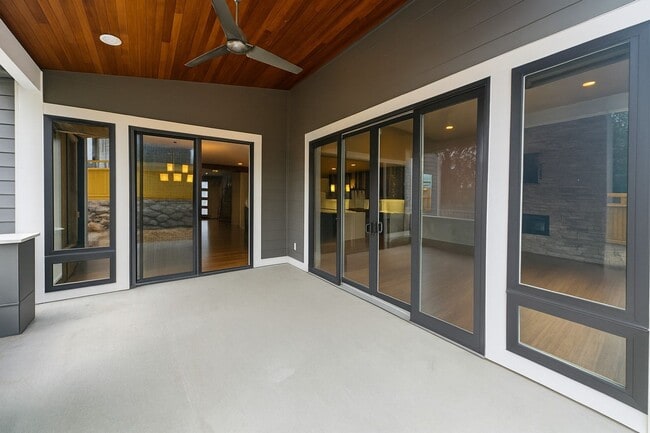 Building Photo - 4bd/2.75ba Renton House