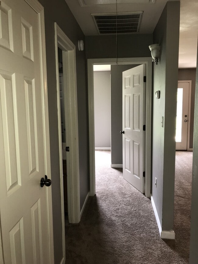 Building Photo - 3 Bedroom House in Denham Springs