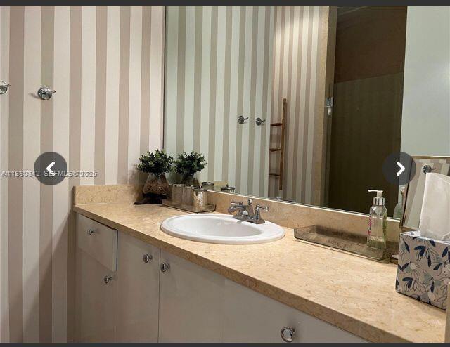 Building Photo - 20000 E Country Club Dr