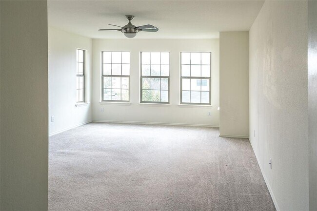 Building Photo - 612 Dark Tree Ln