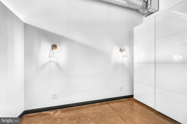 Building Photo - 1701 Tulip St