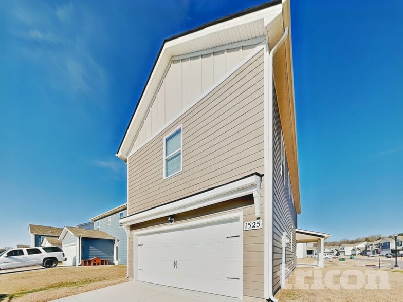 Building Photo - 1525 Ashgrove Pl