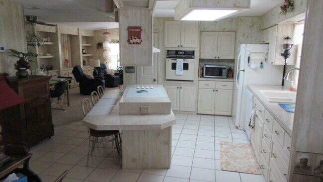 Building Photo - 400 Jimmy Buffett Mem Hwy