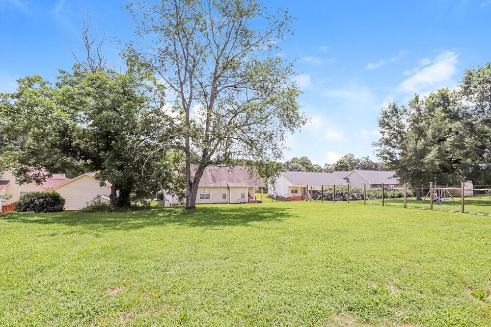 Building Photo - 235 Lorraine Dr