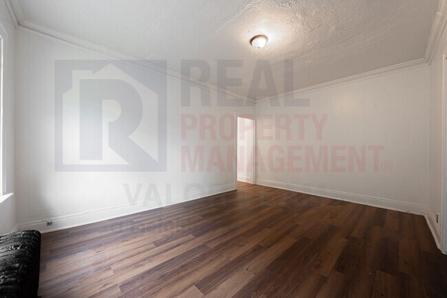 Building Photo - Cozy Living near University Circle