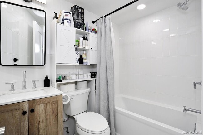 Building Photo - 42 E Main St