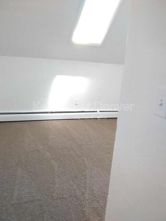 Building Photo - 1118 6th St