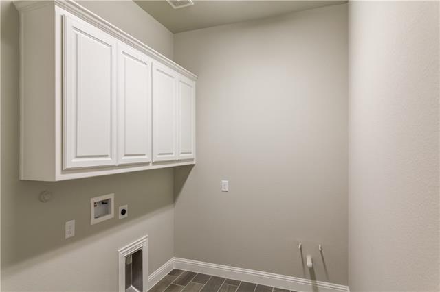 Building Photo - 8604 Pine Valley Dr