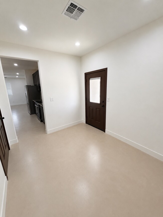 Building Photo - 1863 Valentino Ct