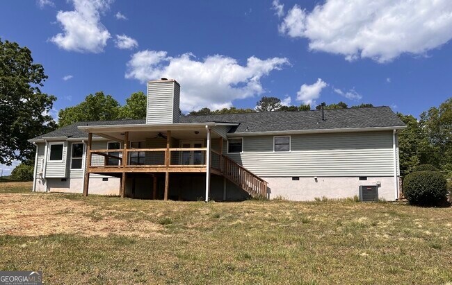 Building Photo - 6050 Millwood Rd
