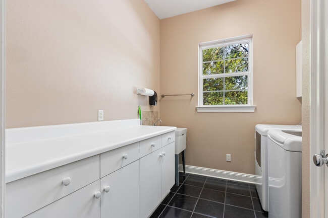 Building Photo - 3289 Cabot Cove Dr