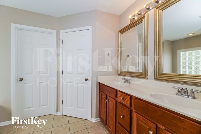 Building Photo - 12200 Palomar Dr