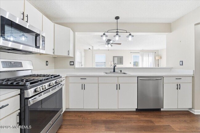 Building Photo - 26 Dover Ct