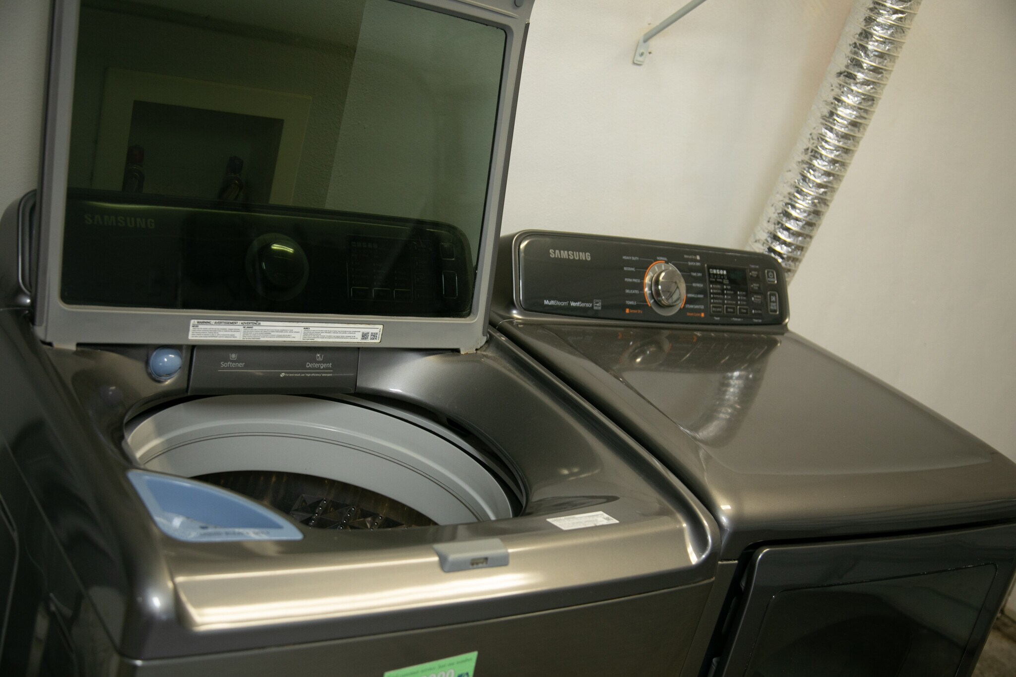 Washer/dryer in unit - 343 E Church St