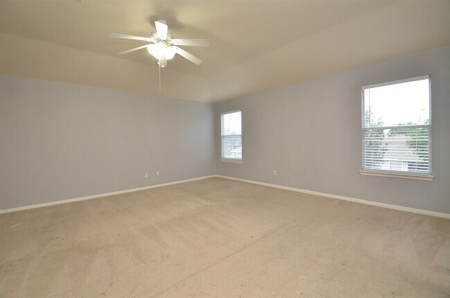 Building Photo - 2707 Roaring Oaks Ln
