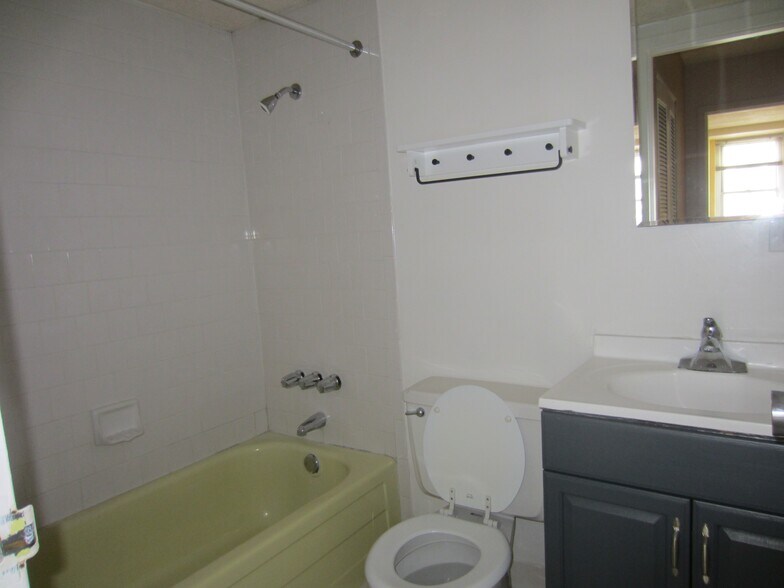 Bathroom - 2030 N. Adams Street