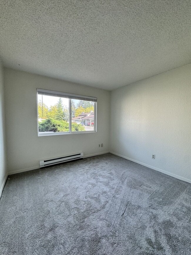 Building Photo - 14649 NE 35th St