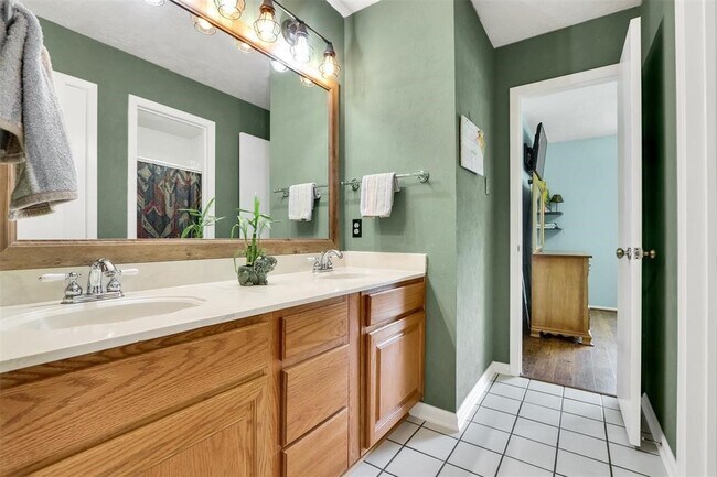 Building Photo - 7310 Echo Pines Dr