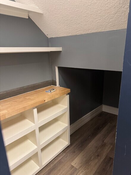 Building Photo - 407 Royal Pines Way