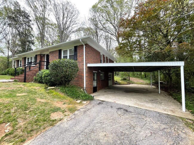 Building Photo - 1605 Cherokee Rd