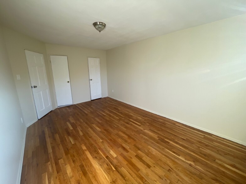 Building Photo - 72 Paerdegat 2nd St