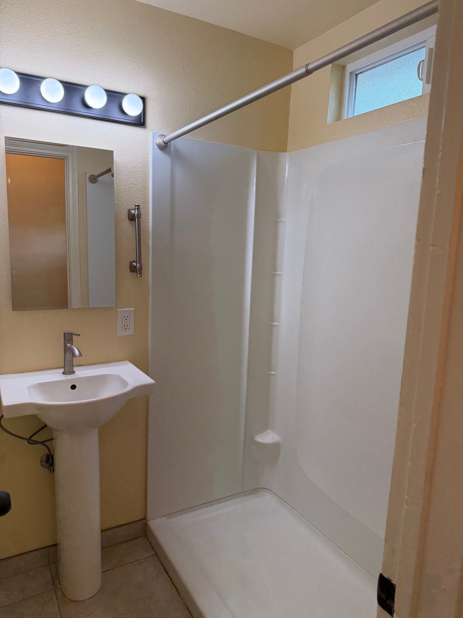 Building Photo - 248 Glover Ave