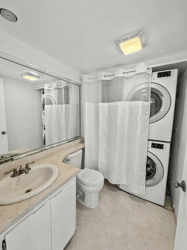 Building Photo - 306 3rd Ln