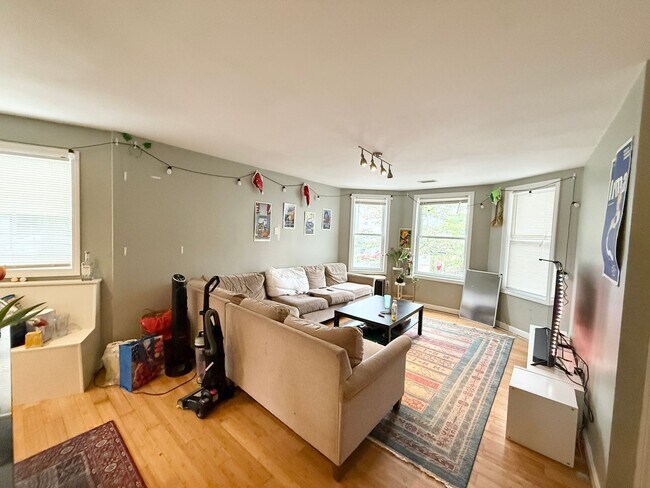 Building Photo - B-Line/ Packard's Corner 4-Bed/2 Bath