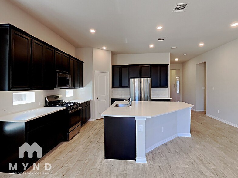 Building Photo - 15003 Gelding Hts