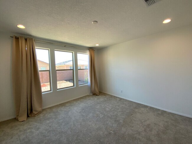 Building Photo - 3 Bedroom Single Story New Build in Mesa Del Sol Near Netflix Studios!
