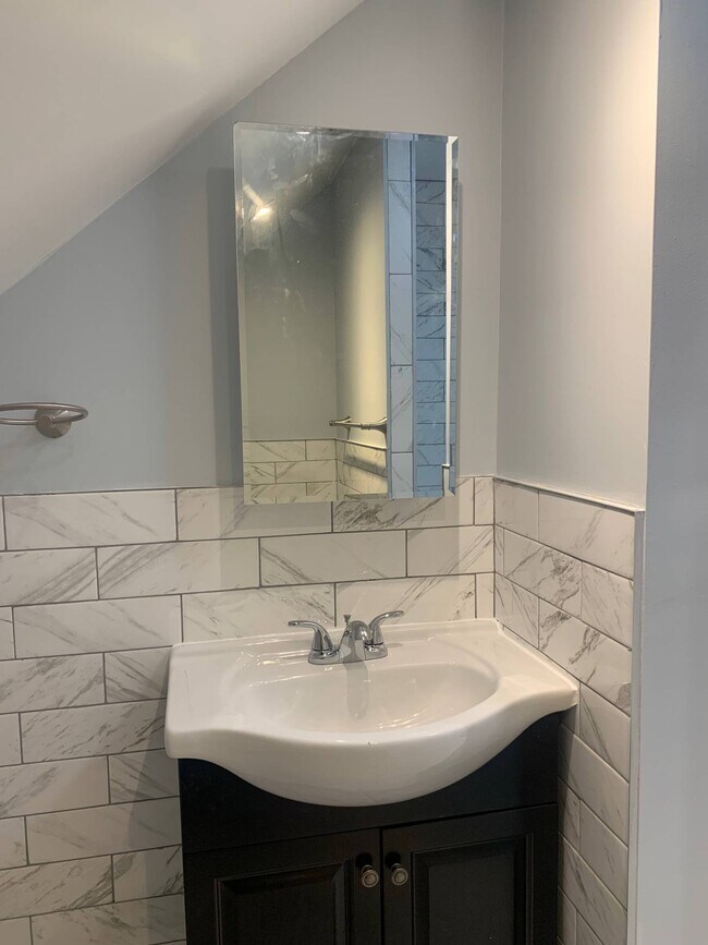 Building Photo - 46 Cowles Ave