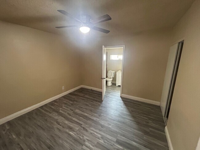 Building Photo - BARSTOW 3 bedroom 2 bath- 2 car garage HOME