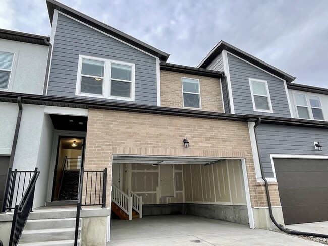 Building Photo - 3740 W