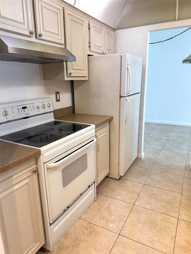 Building Photo - 1009 N Ocean Blvd