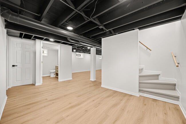 Building Photo - 5632 S Natoma Ave