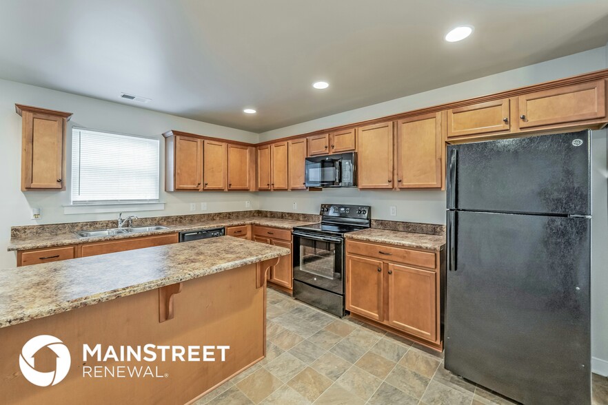 Building Photo - 70 Deer Creek Dr