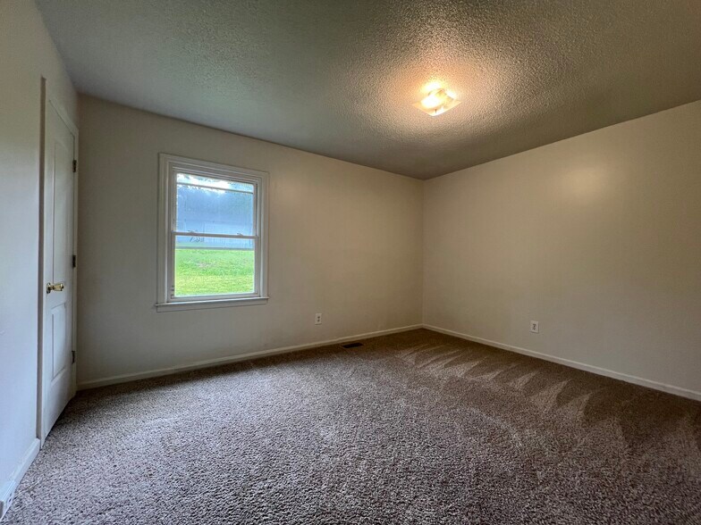 Building Photo - 1804 Alpine Dr