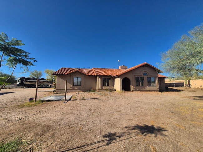 Building Photo - 6740 E Dixileta Dr