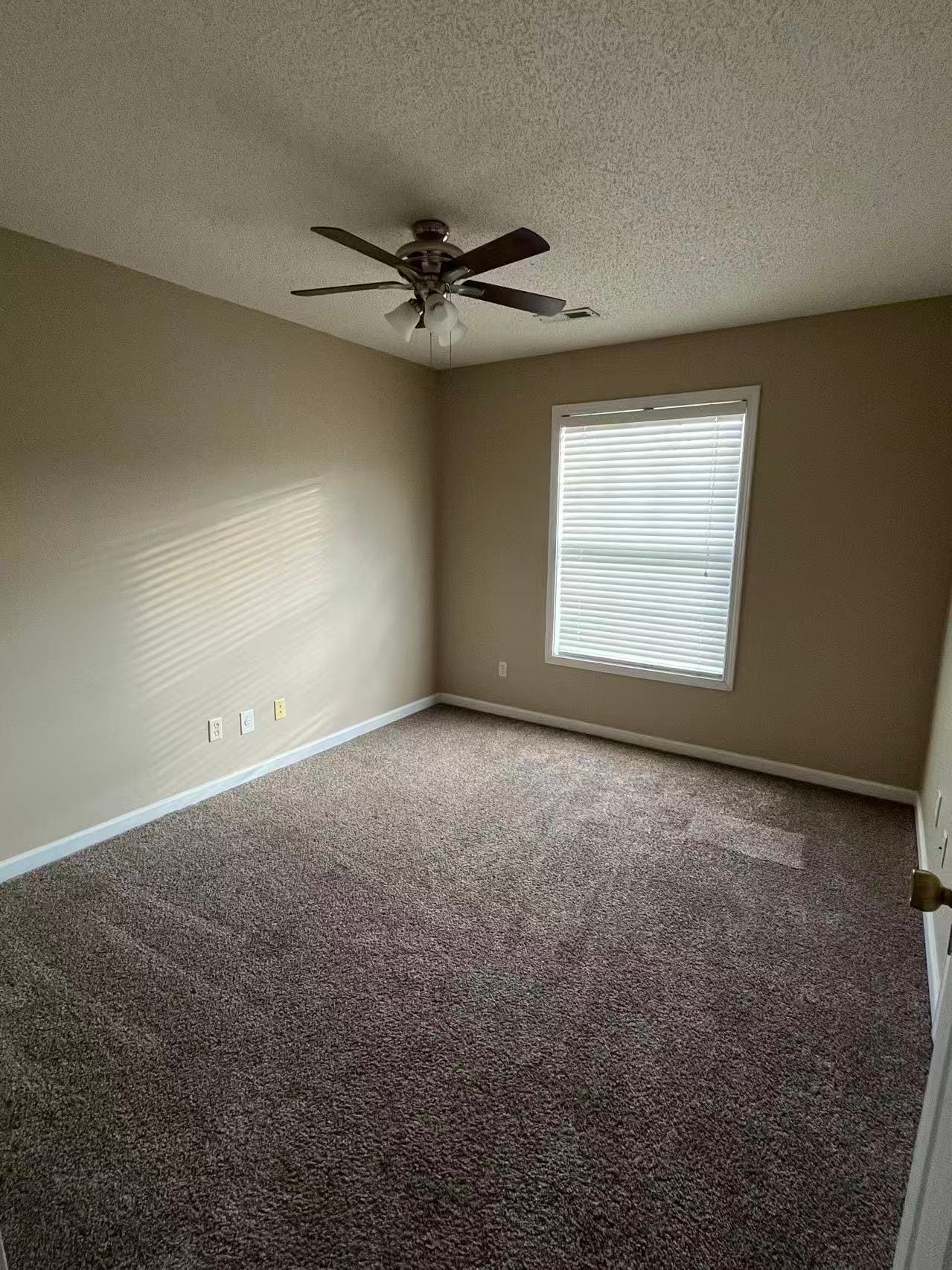 Building Photo - 7135 W Friendly Ave