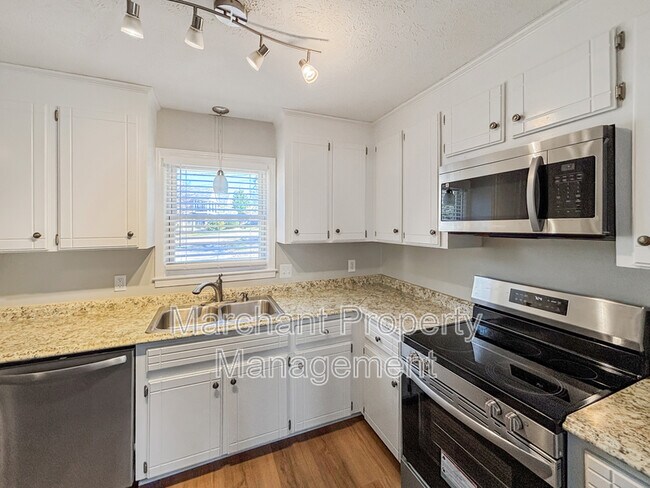 Building Photo - 231 Batesview Dr